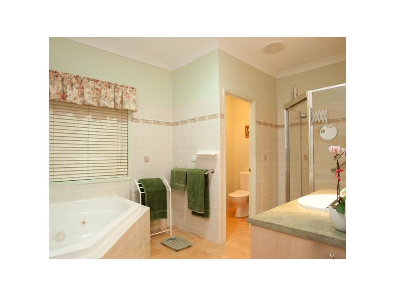 2 Lough Court, Murrumba Downs QLD 4503
