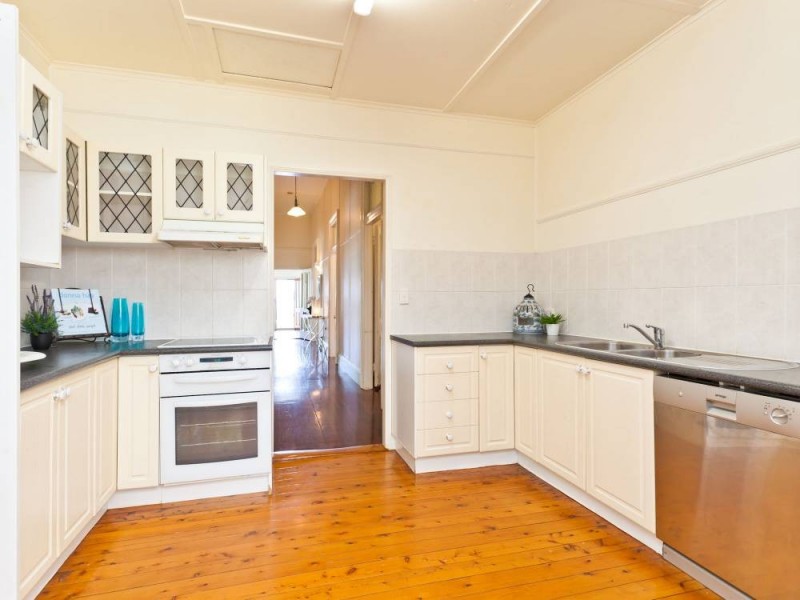 68 Flinders Parade, Sandgate QLD 4017