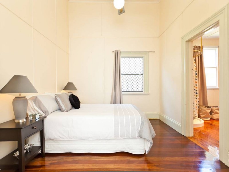 68 Flinders Parade, Sandgate QLD 4017