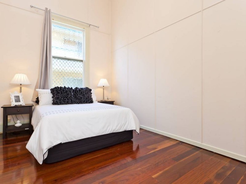 68 Flinders Parade, Sandgate QLD 4017