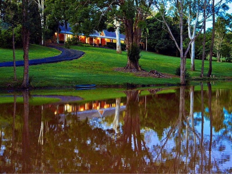 75 Bridgeman Road, Bridgeman Downs QLD 4035