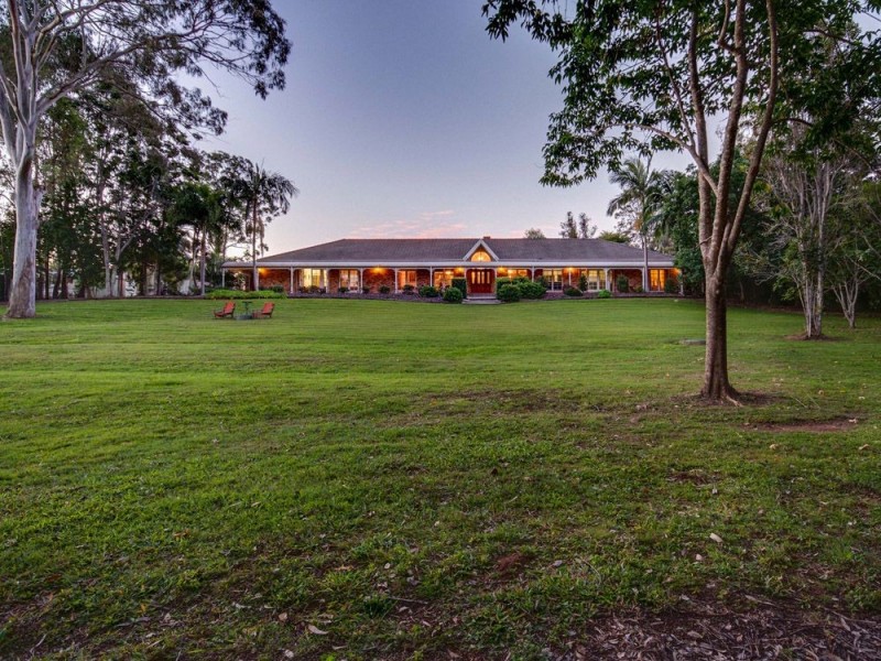 75 Bridgeman Road, Bridgeman Downs QLD 4035