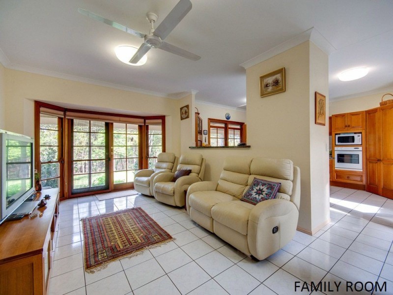 75 Bridgeman Road, Bridgeman Downs QLD 4035