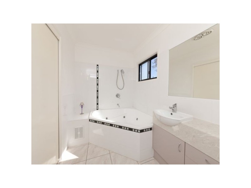 4 Pinehurst Court, Karana Downs QLD 4306