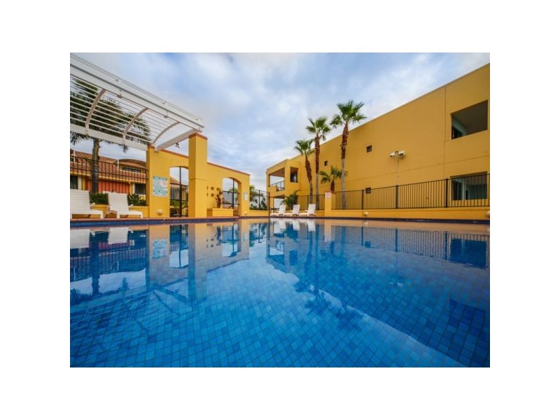 28b/71 Great Hall Drive, Miami QLD 4220