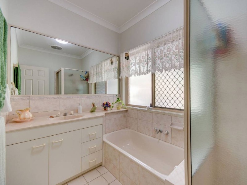 7 Kinross Place, Ferny Grove QLD 4055