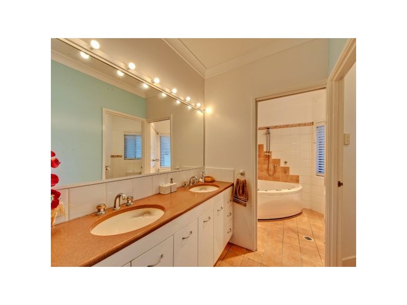 31 Woodlands Avenue, Camira QLD 4300