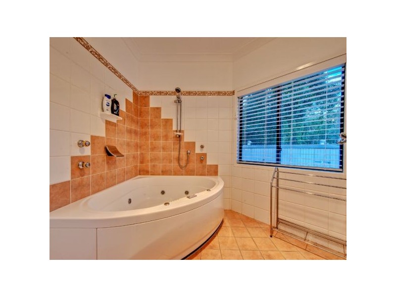 31 Woodlands Avenue, Camira QLD 4300