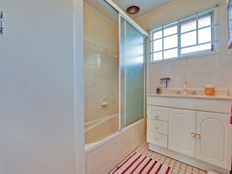 3 Olive Street, Raceview QLD 4305