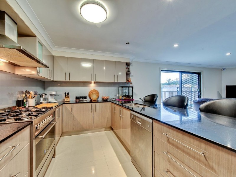 8 Eustace Circuit, Augustine Heights QLD 4300