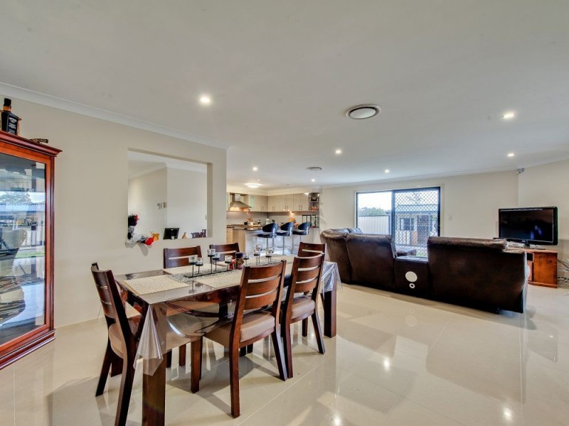 8 Eustace Circuit, Augustine Heights QLD 4300