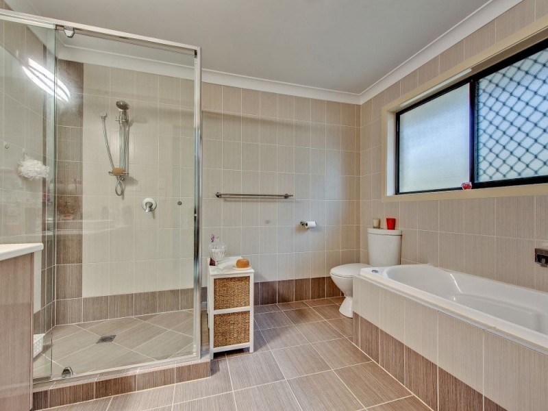 8 Eustace Circuit, Augustine Heights QLD 4300