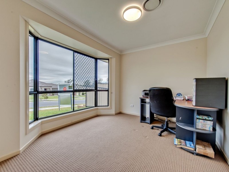 8 Eustace Circuit, Augustine Heights QLD 4300