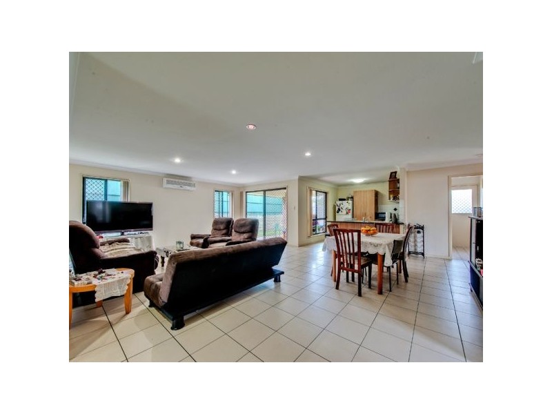 15 Oak Leaf Street, Springfield Lakes QLD 4300