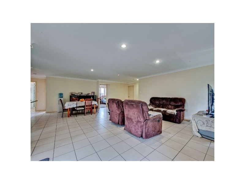 15 Oak Leaf Street, Springfield Lakes QLD 4300