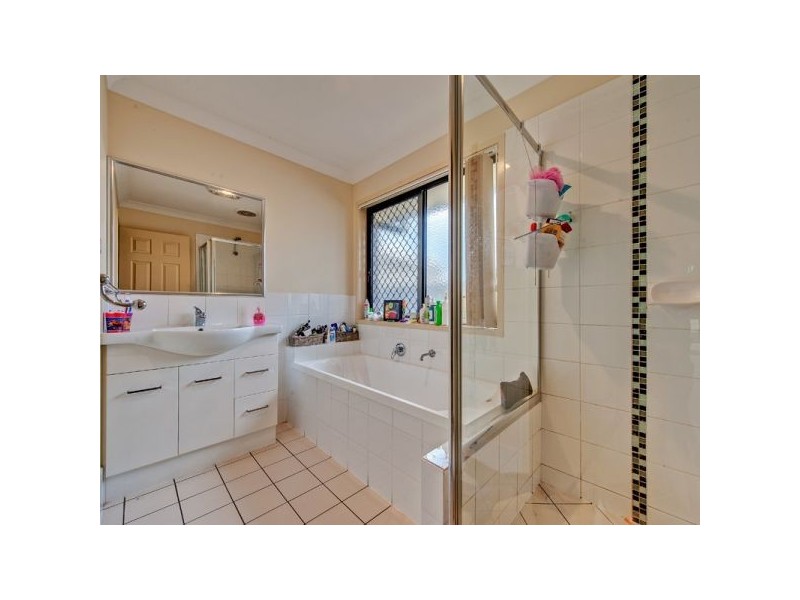 15 Oak Leaf Street, Springfield Lakes QLD 4300