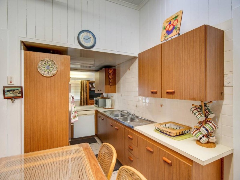 16 Crawford Avenue, Stafford QLD 4053