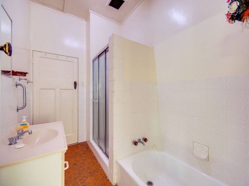 16 Crawford Avenue, Stafford QLD 4053