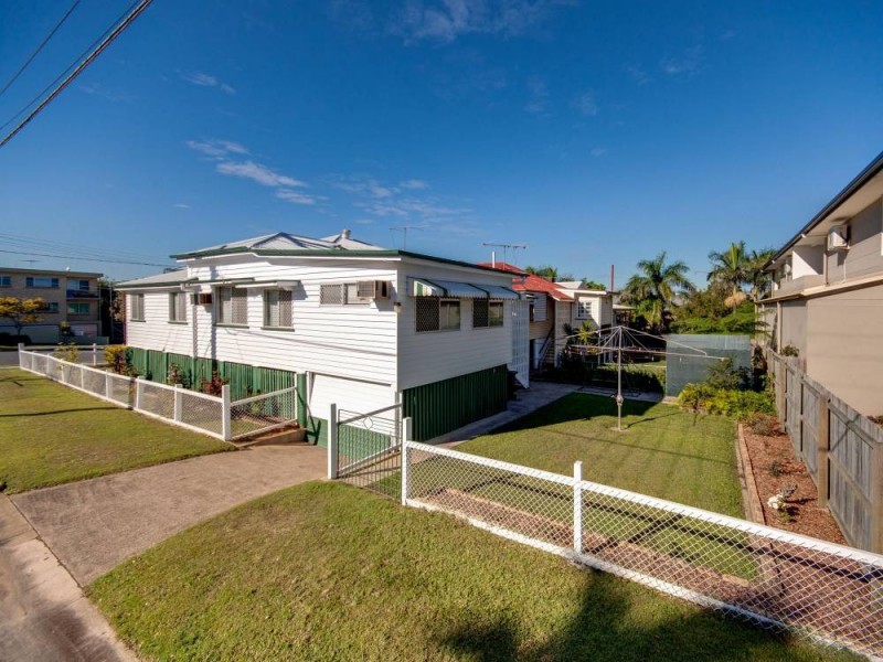 16 Crawford Avenue, Stafford QLD 4053