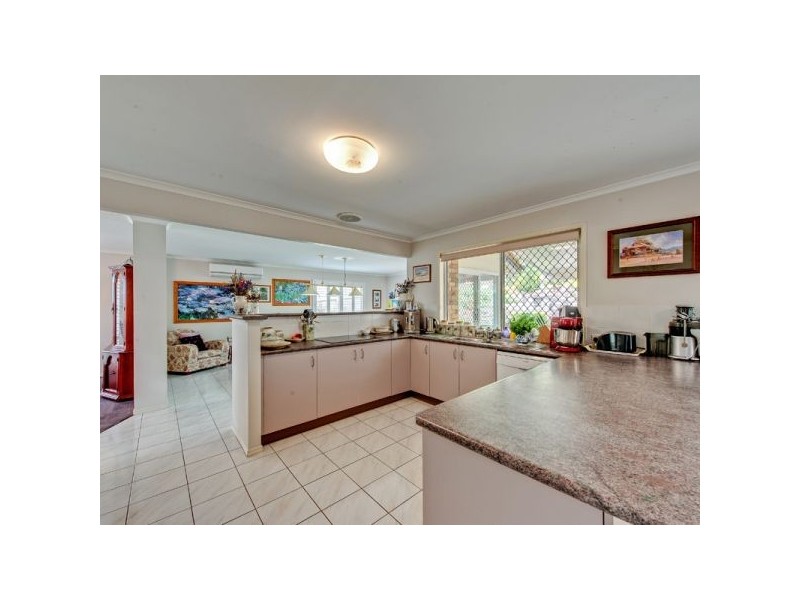52 Chesterfield Crescent, Kuraby QLD 4112