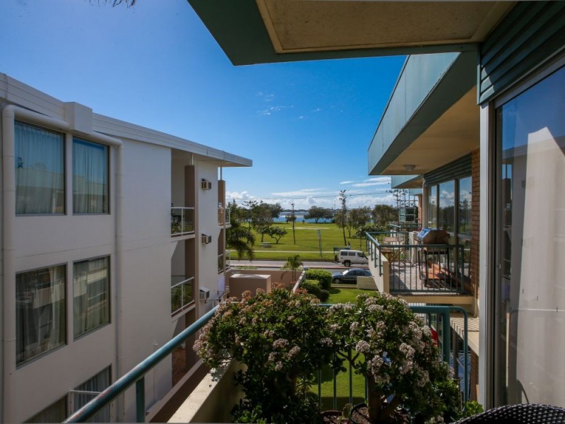 11/128 Marine Parade, Southport QLD 4215