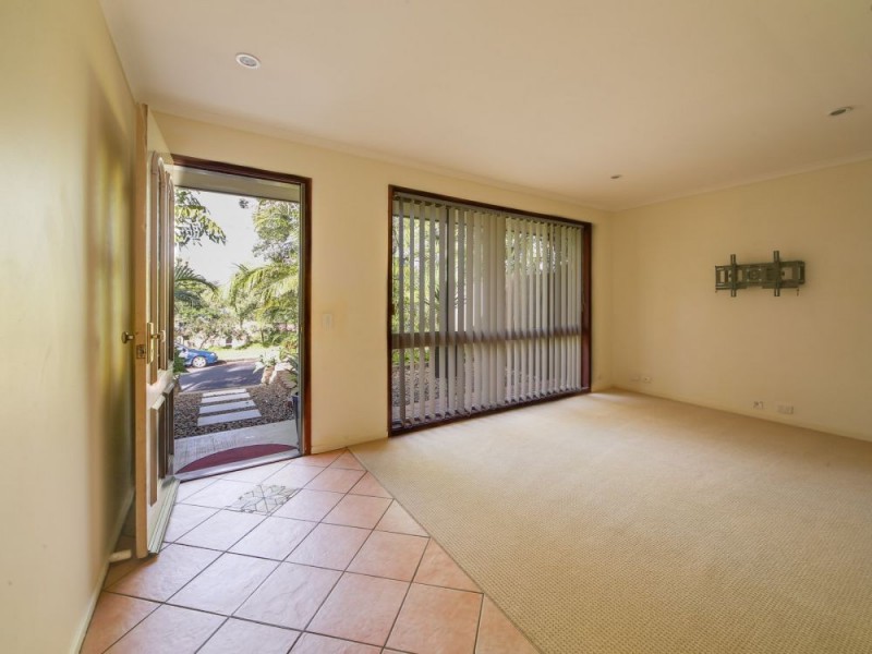 9 Glass Street, Ashmore QLD 4214