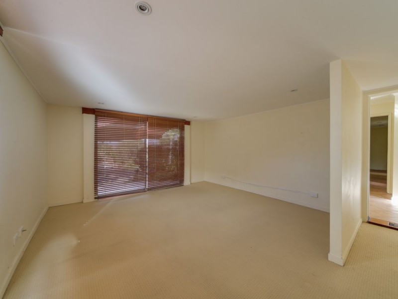 9 Glass Street, Ashmore QLD 4214