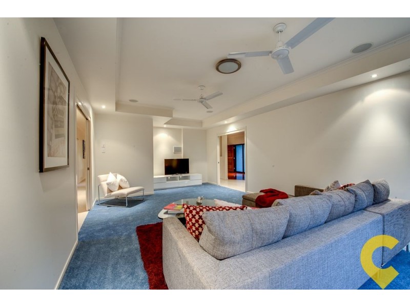 15 Ravensbourne Close, Parkinson QLD 4115