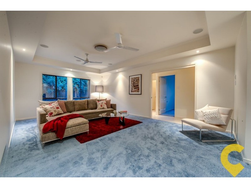 15 Ravensbourne Close, Parkinson QLD 4115
