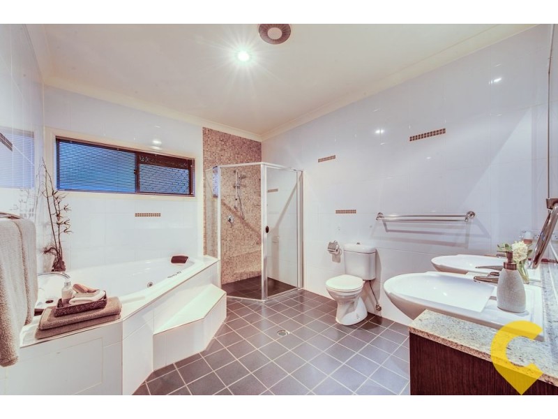 15 Ravensbourne Close, Parkinson QLD 4115
