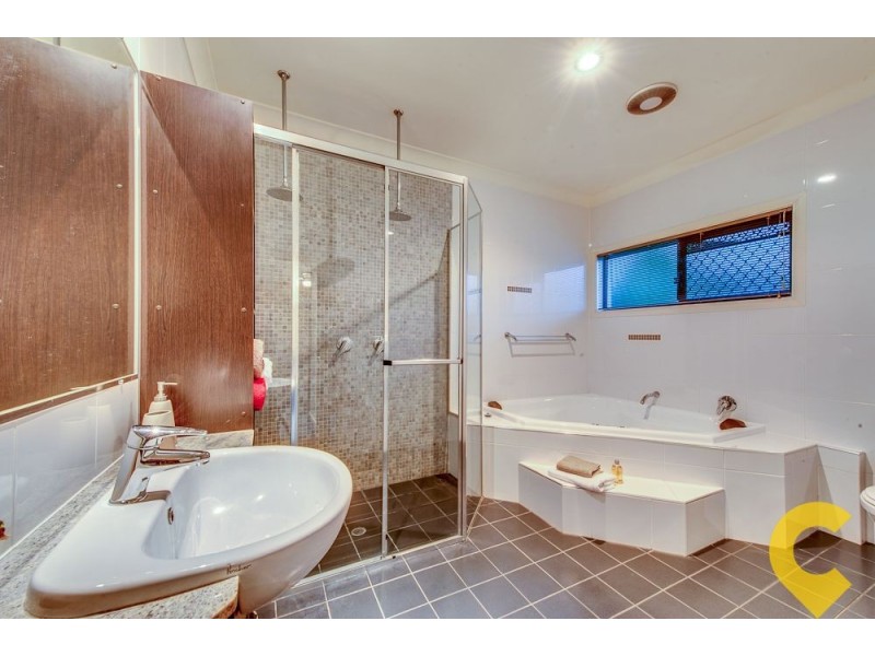 15 Ravensbourne Close, Parkinson QLD 4115