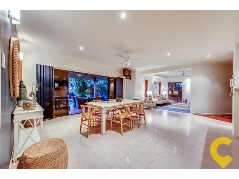 15 Ravensbourne Close, Parkinson QLD 4115