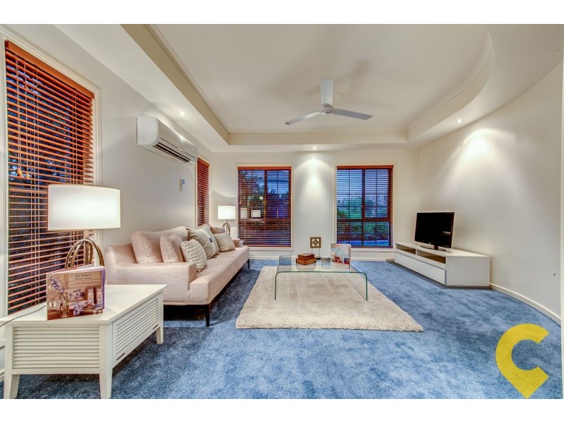 15 Ravensbourne Close, Parkinson QLD 4115