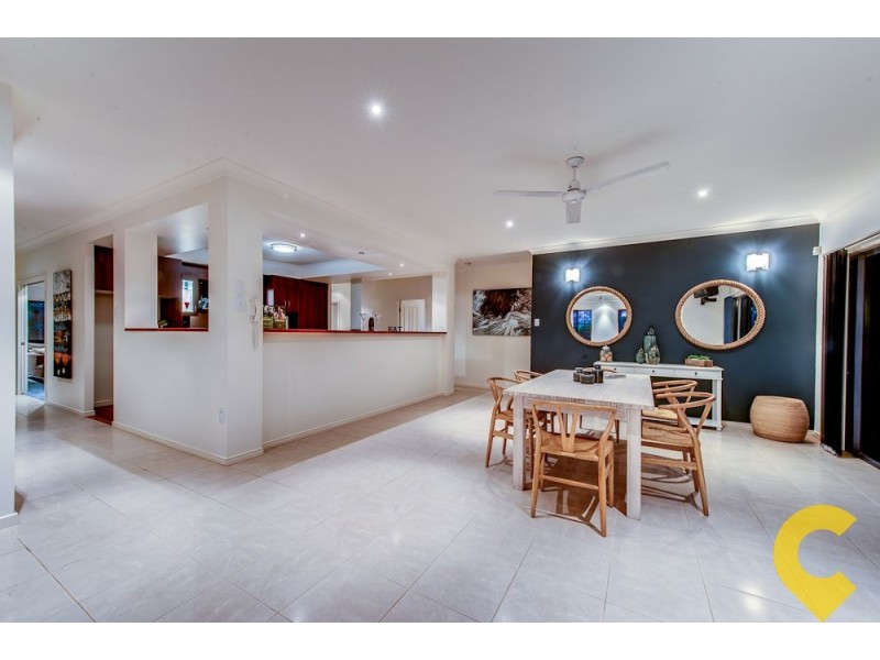 15 Ravensbourne Close, Parkinson QLD 4115