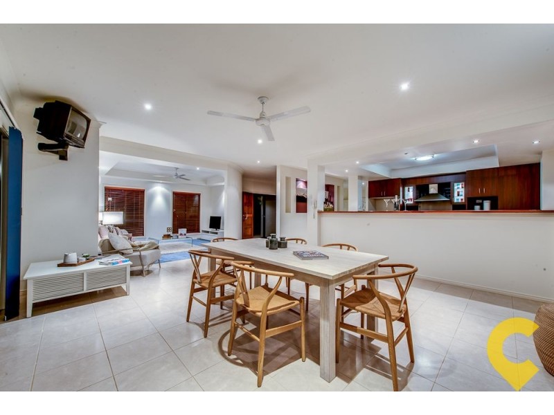 15 Ravensbourne Close, Parkinson QLD 4115