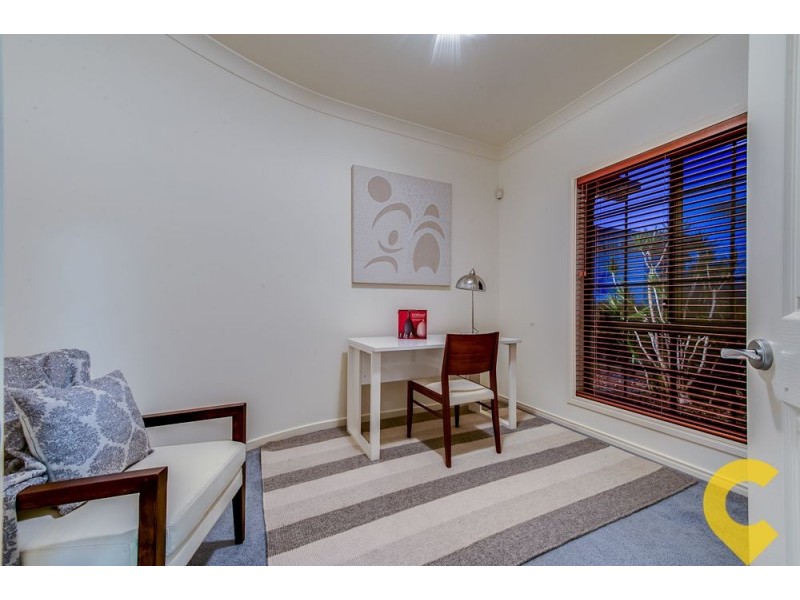 15 Ravensbourne Close, Parkinson QLD 4115