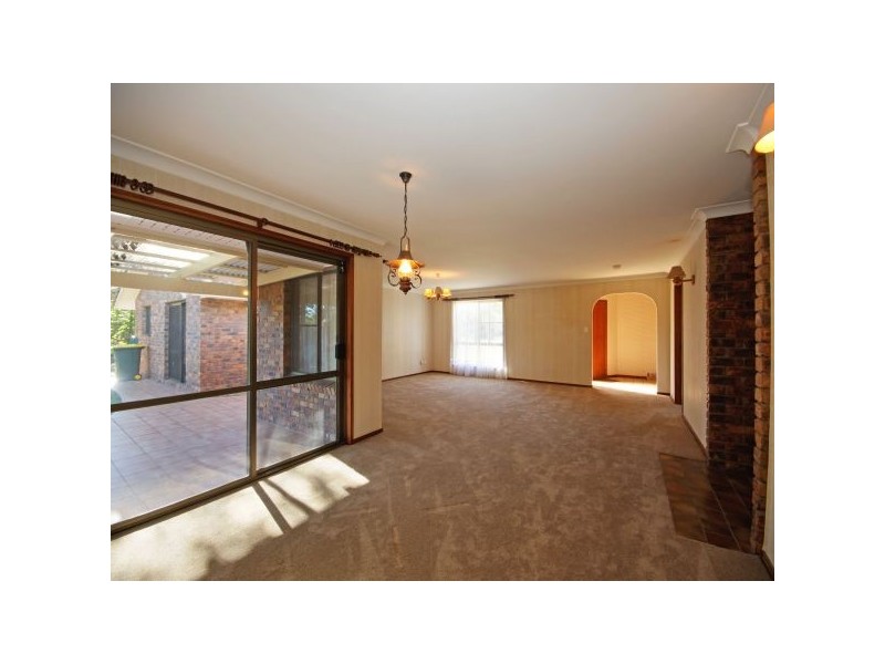 33 Rogers Street, Beachmere QLD 4510