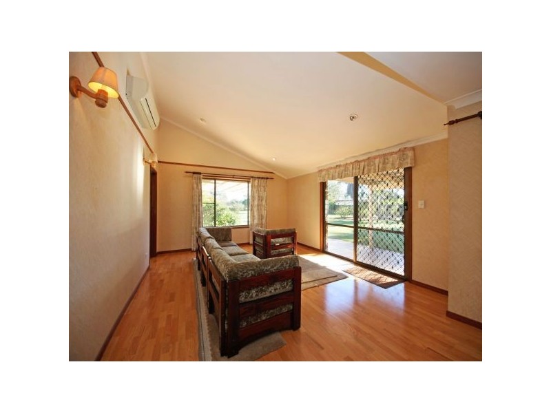 33 Rogers Street, Beachmere QLD 4510