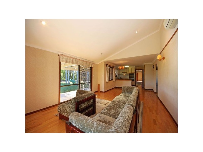 33 Rogers Street, Beachmere QLD 4510