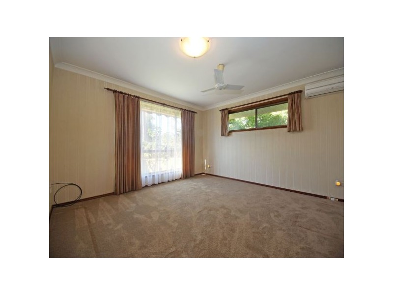 33 Rogers Street, Beachmere QLD 4510