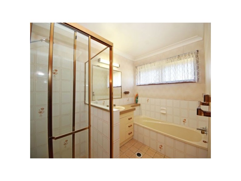33 Rogers Street, Beachmere QLD 4510