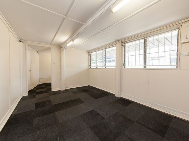 32 Mee Street, Carina QLD 4152