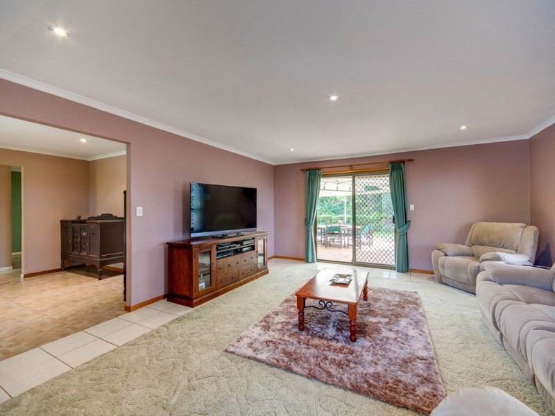 18 Calypso Court, Eatons Hill QLD 4037