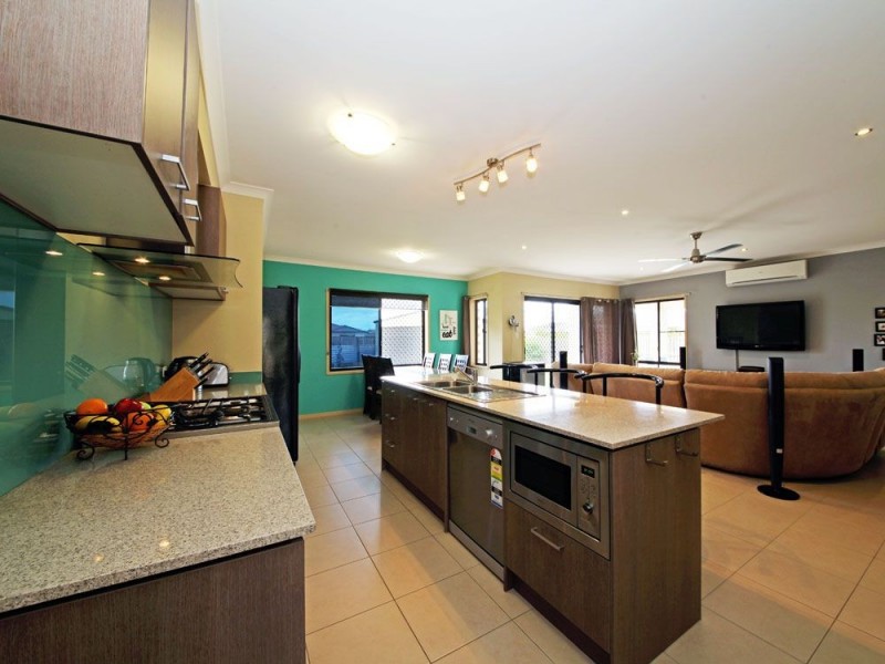 16 Dear Place, Bellmere QLD 4510