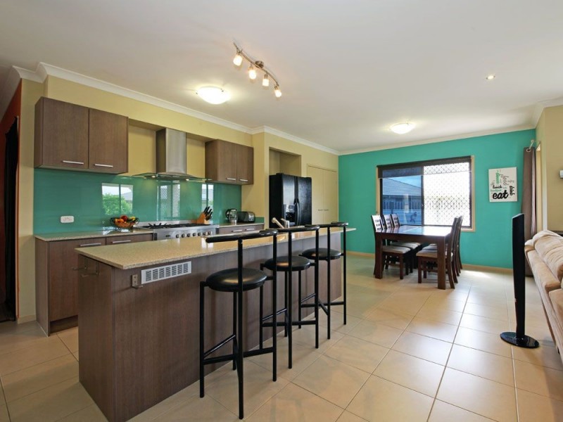 16 Dear Place, Bellmere QLD 4510