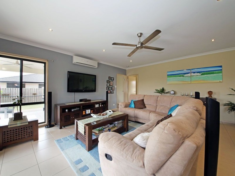 16 Dear Place, Bellmere QLD 4510