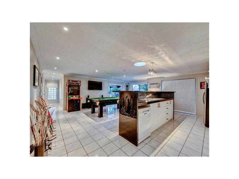 9 Radiata Place, Forest Lake QLD 4078