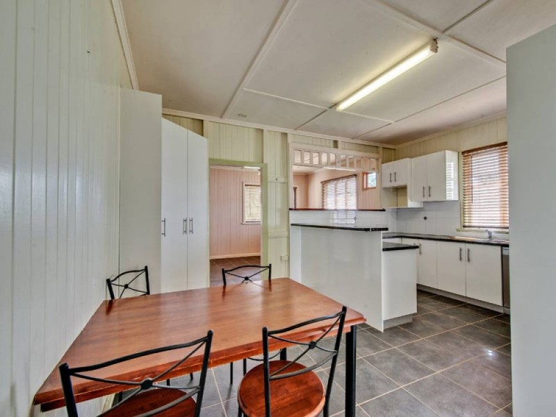 242 Warwick Road, Churchill QLD 4305