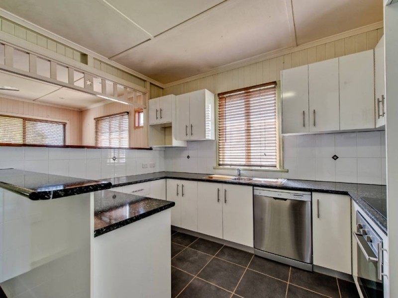 242 Warwick Road, Churchill QLD 4305