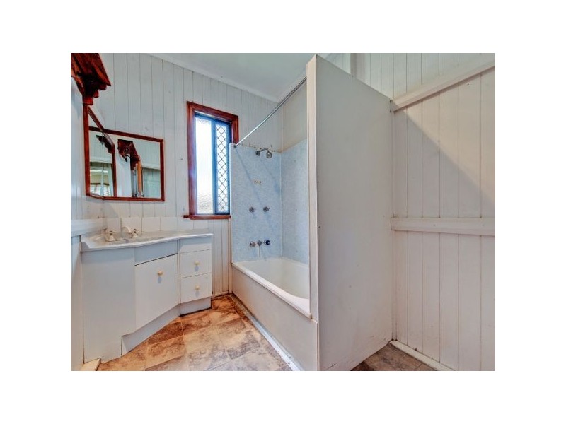 242 Warwick Road, Churchill QLD 4305